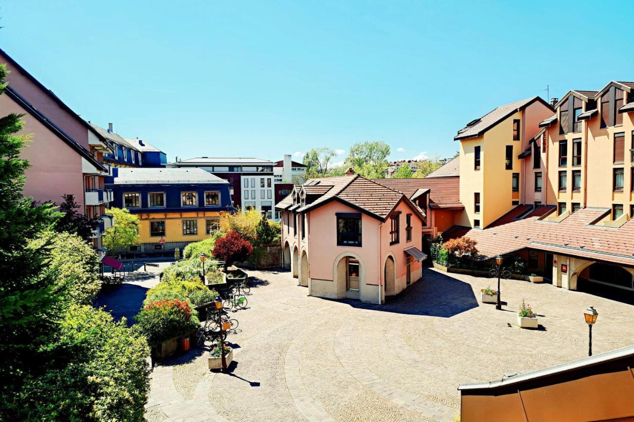 Charmant 110m avec BALCON au CENTRE vieille-ville Annecy Extérieur photo