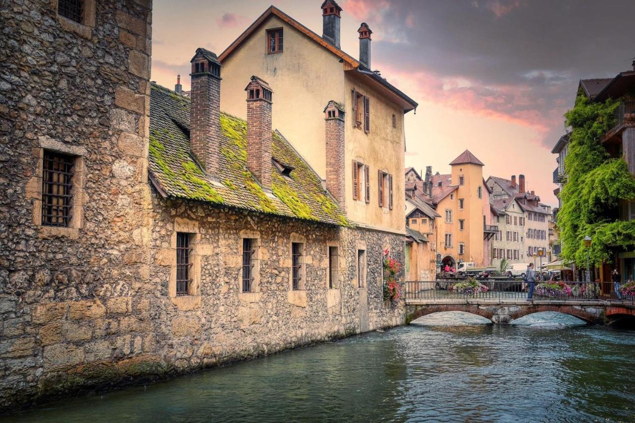Charmant 110m avec BALCON au CENTRE vieille-ville Annecy Extérieur photo